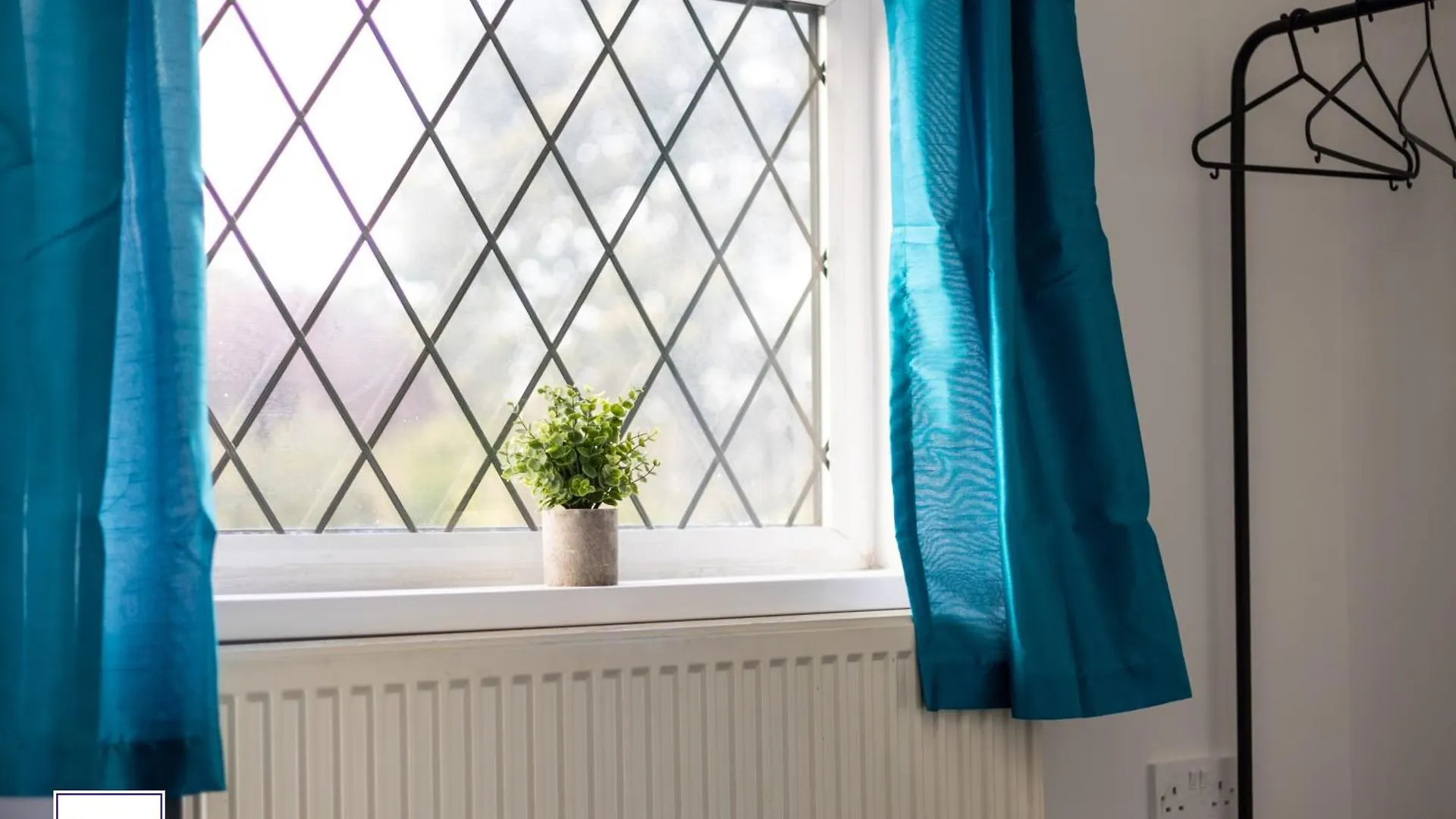 Alt-Stay Temple Newsam - Free Parking & Fast Fibre Wi-Fi - Ground Floor Bathroom & Master En-Suite - Ideal For Contractors & Long Stays Leeds  0*, Leeds (West Yorkshire)