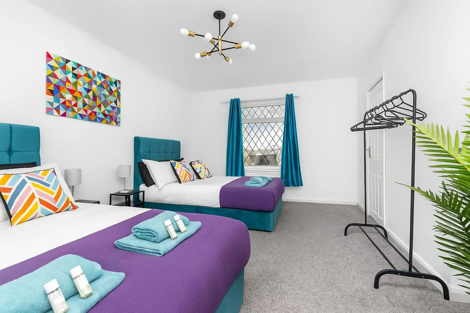 Alt-Stay Temple Newsam - Free Parking & Fast Fibre Wi-Fi - Ground Floor Bathroom & Master En-Suite - Ideal For Contractors & Long Stays Leeds  Leeds (West Yorkshire)